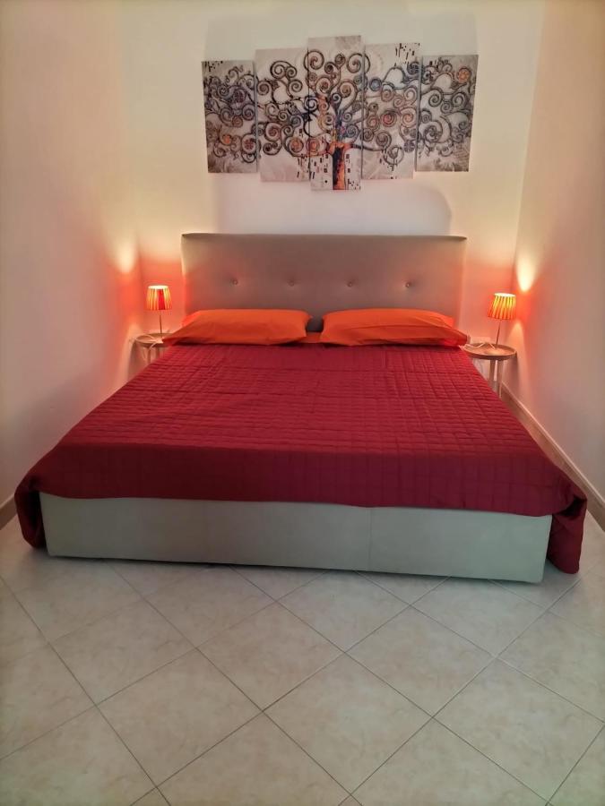 Rosa'S Apartment With Terrace Cagliari Kültér fotó