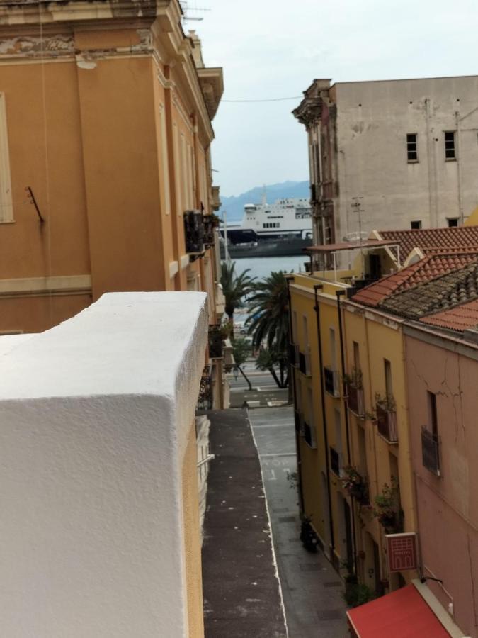 Rosa'S Apartment With Terrace Cagliari Kültér fotó