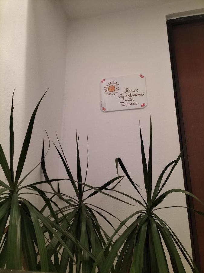 Rosa'S Apartment With Terrace Cagliari Kültér fotó