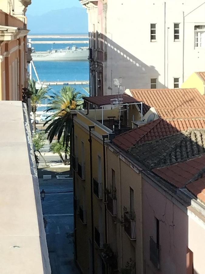 Rosa'S Apartment With Terrace Cagliari Kültér fotó