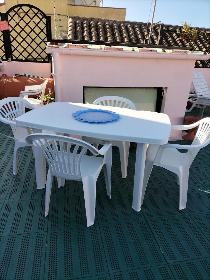 Rosa'S Apartment With Terrace Cagliari Kültér fotó