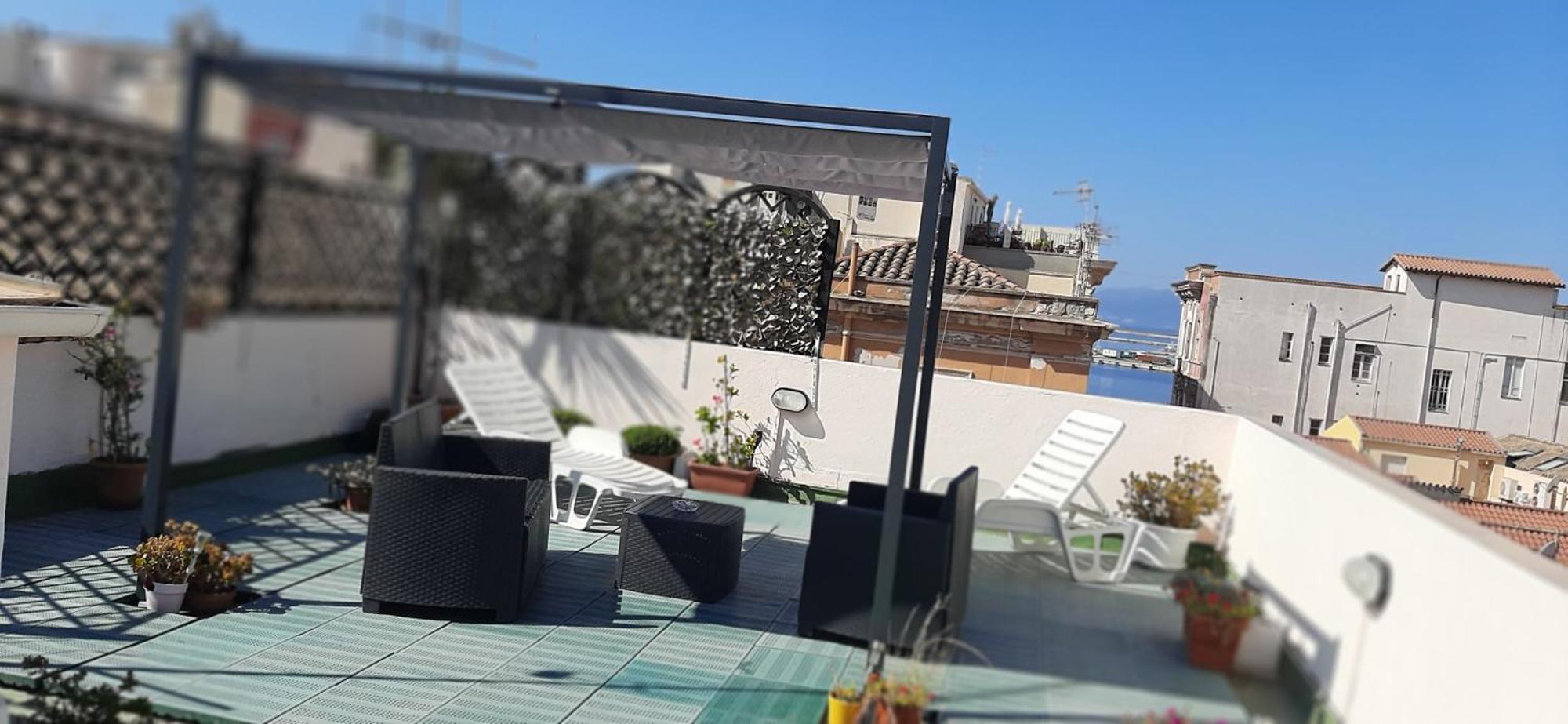 Rosa'S Apartment With Terrace Cagliari Kültér fotó